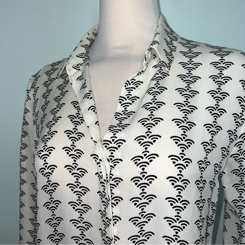 Theory 100% Silk Printed Button Front Ivory Black Blouse Women’s Petite Small - Picture 3 of 12